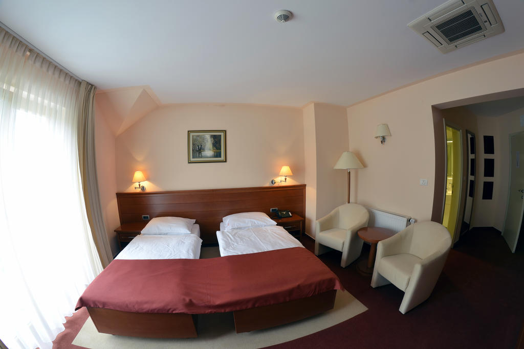 דארובר Hotel Mladimir מראה חיצוני תמונה